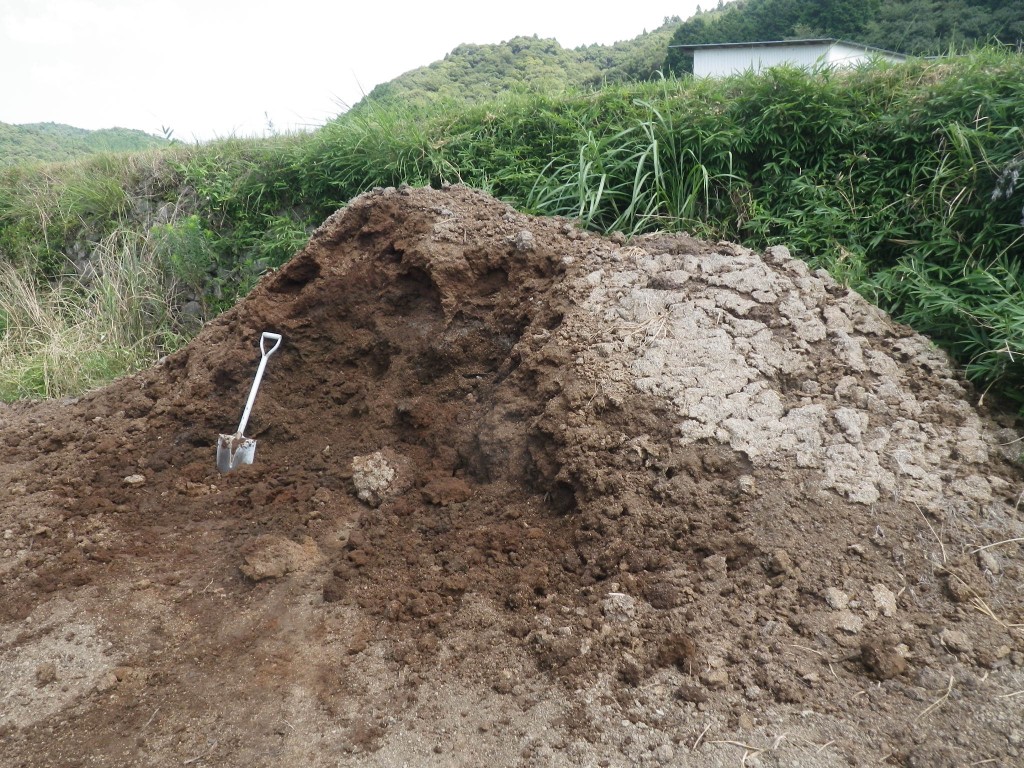 堆肥散布 | 恵菜ファーム